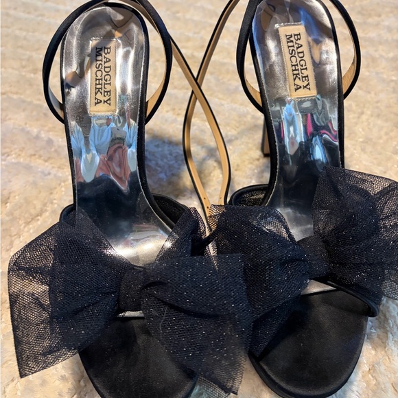 Badgley Mischka Black Strappy Heels with Bows. Size 9 - Picture 3 of 5